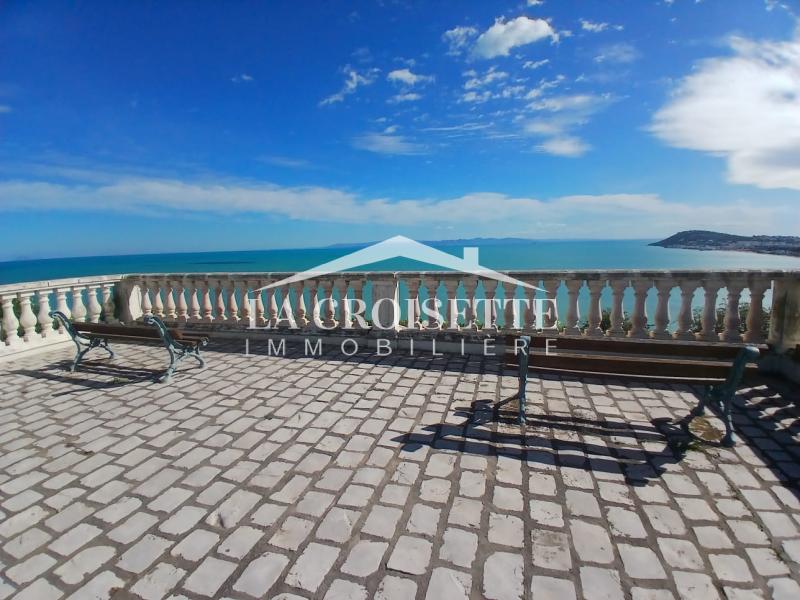 Duplex meublé S+3 vue sur mer avec jardin à Gammarth